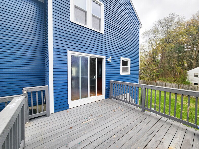 Building Photo - 67 Burgundy Dr
