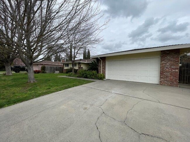Building Photo - Desired Greenhaven 4 Bedroom
