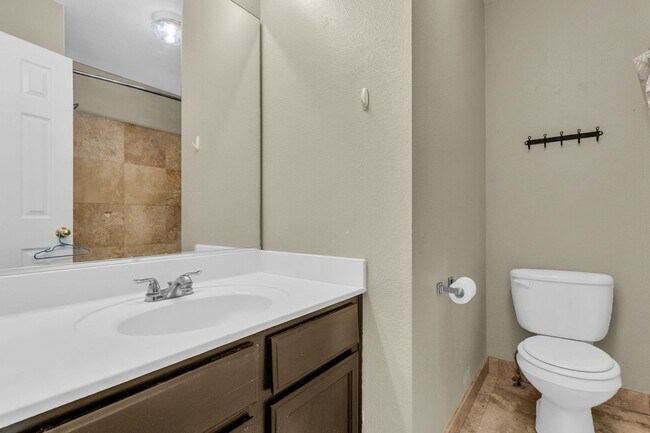 Building Photo - 3 Bed Draper Townhome with Views