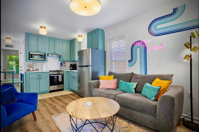 Building Photo - 1911 Government St