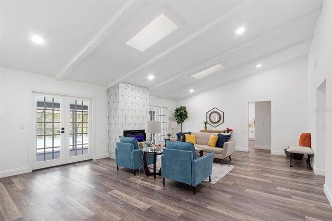 Building Photo - 11218 Creek View Dr