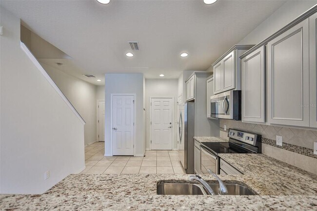 Building Photo - 9160 Hillcroft Dr
