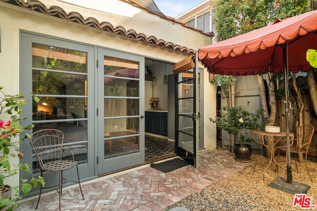 Building Photo - 1632 N Orange Grove Ave