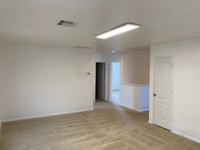 Building Photo - 4614 Pin Oak Creek Ln