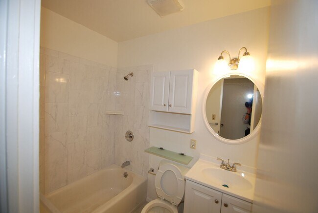 Building Photo - 1219-1219 Kuokoa St