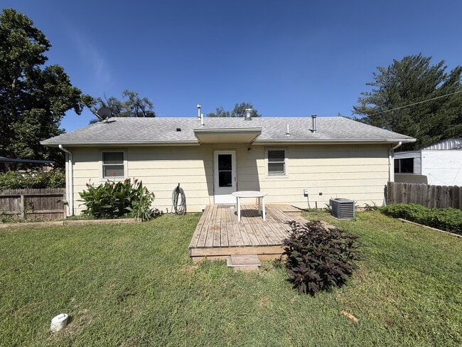 Building Photo - 5044 N Salina St