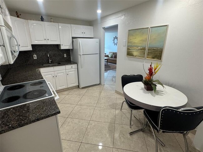 Building Photo - 405 N Ocean Blvd