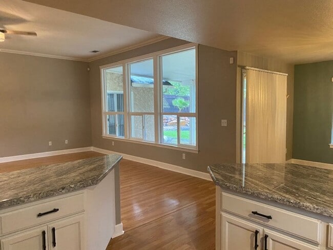 Building Photo - Nice Home in Windsor Estates!!