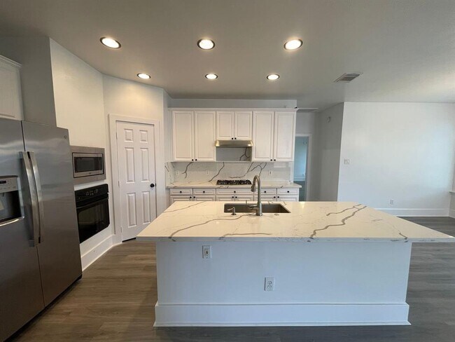 Building Photo - 16735 Sonoma Del Norte Dr