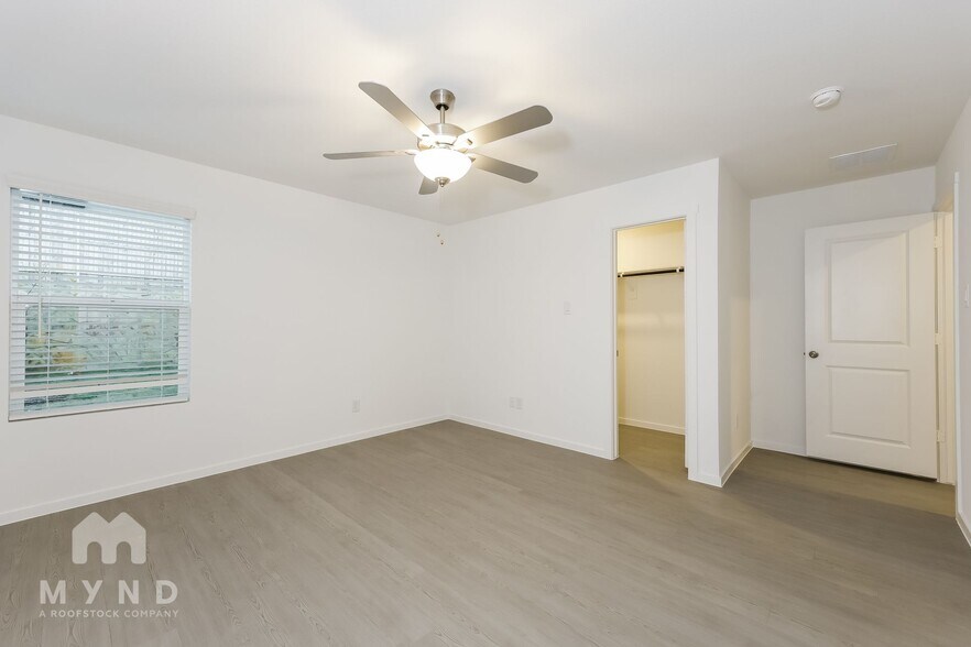 Building Photo - 2744 Ctr Crk Ln