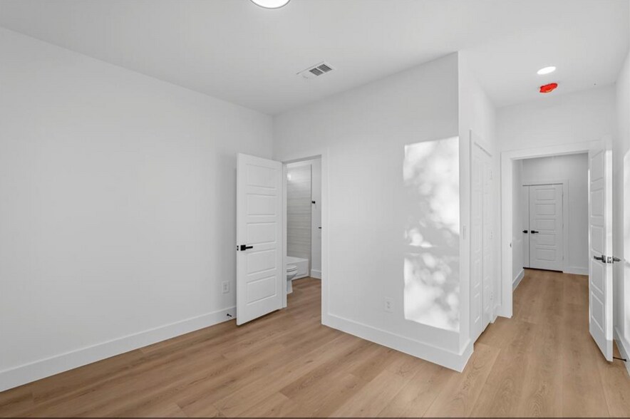 Building Photo - 2713 1st Ave