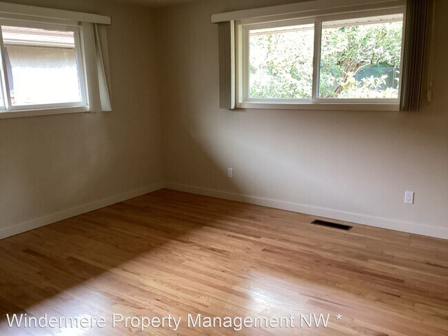 Building Photo - 2 br, 1.5 bath House - 234 Heather Rd