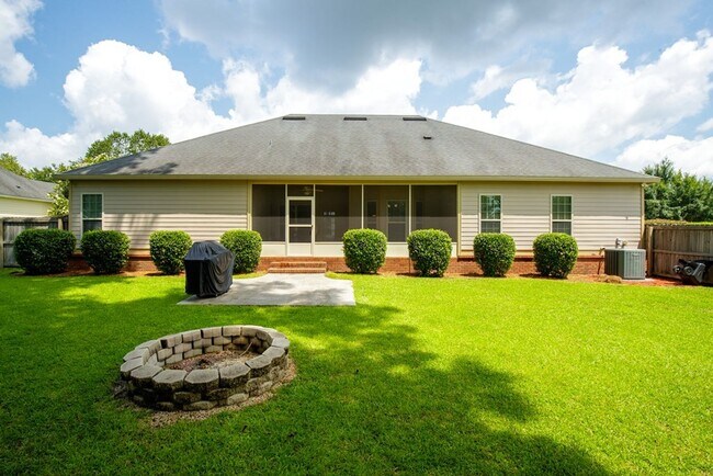 Building Photo - Spacious 4-Bedroom, 3-Bath Home with Large Screened-In Porch & Modern Features in Hahira, GA