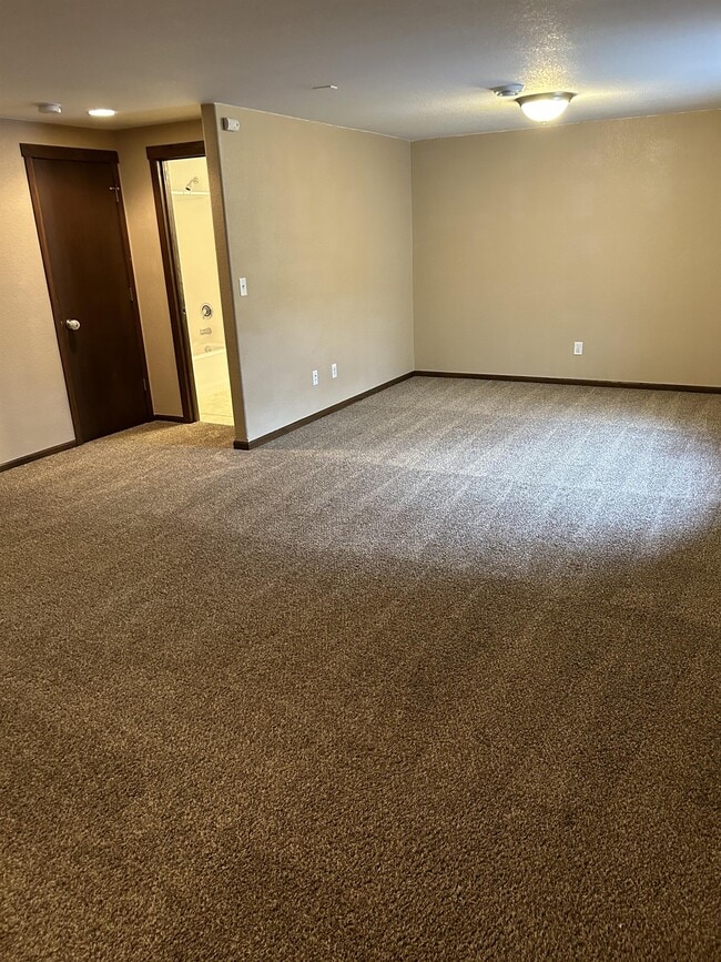 Building Photo - 3314 8th St W