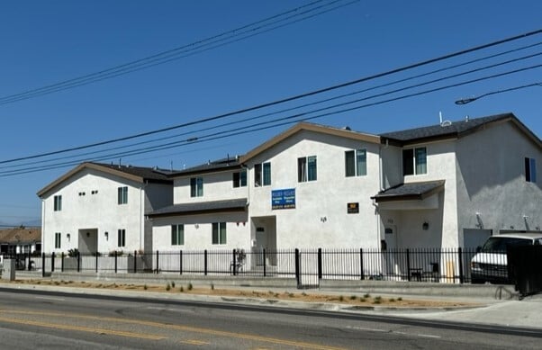 Building Photo - 7712 S Hoover St