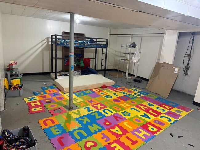 Building Photo - 1415 Wishart Pl