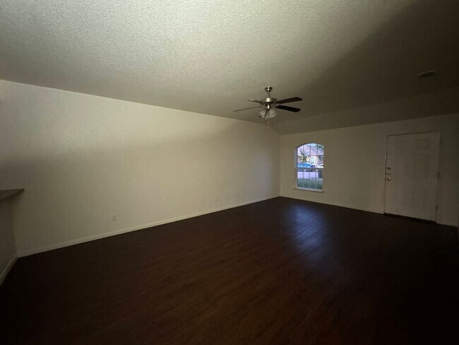 Building Photo - 4707 Waterproof Dr