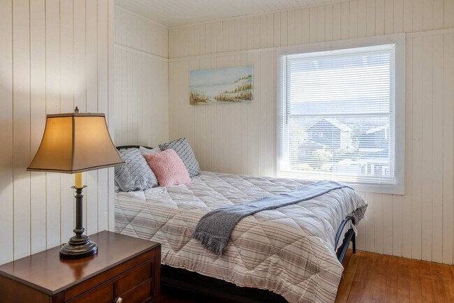 Building Photo - 640 S Columbia St