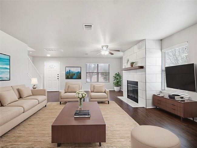 Building Photo - 4901 Woodstock Dr