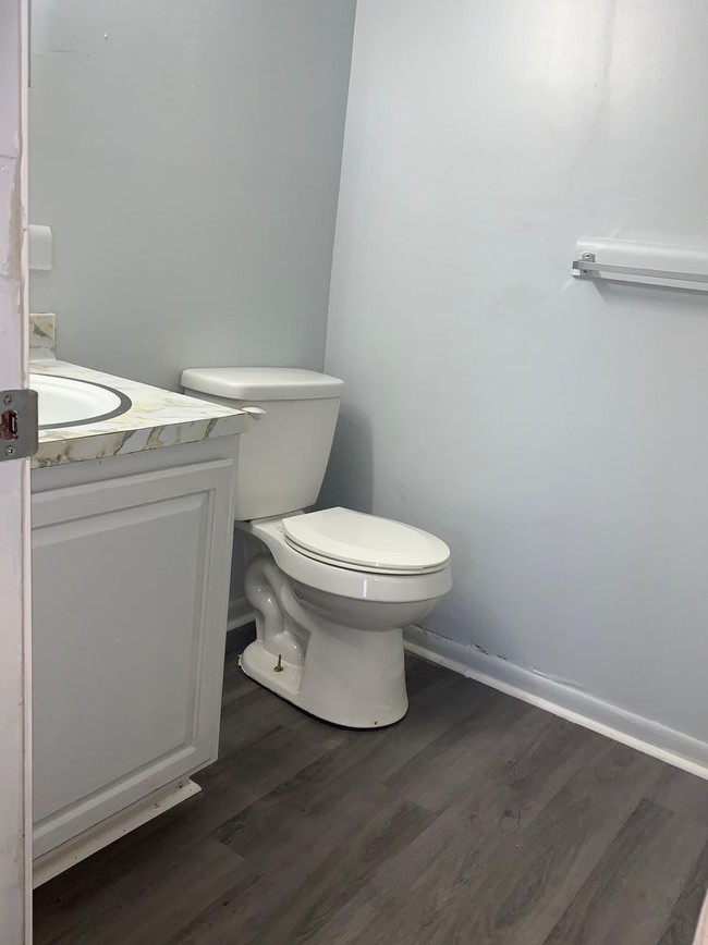 Building Photo - 37 Labrook Dr