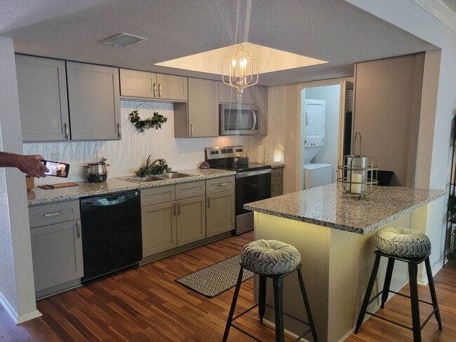 Building Photo - 14777 Wunderlich Dr