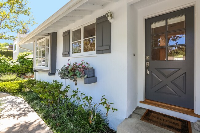 Your Private Sanctuary - 4059 Woodman Cyn