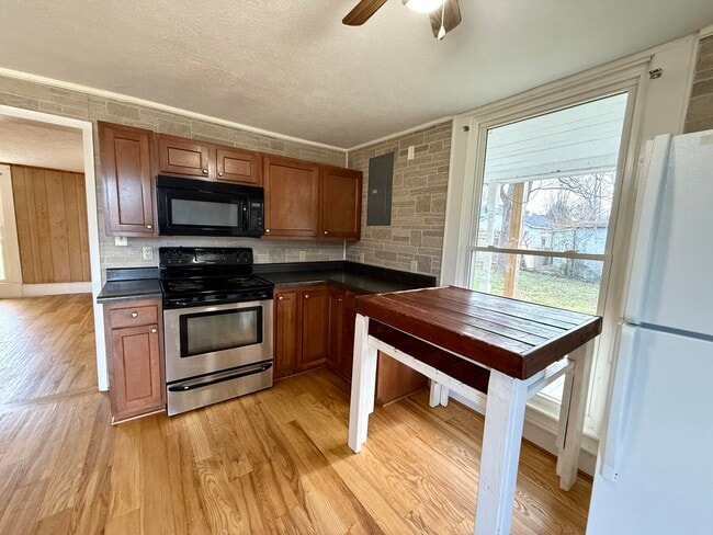 Building Photo - 927 E Mt Vernon St