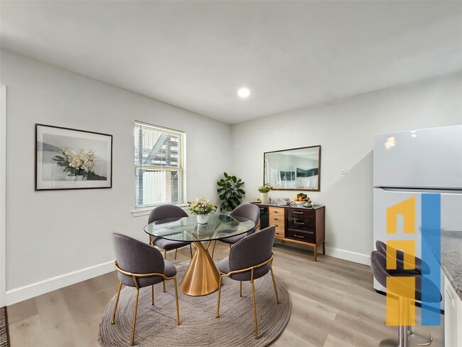 Building Photo - 1016 E Walker St