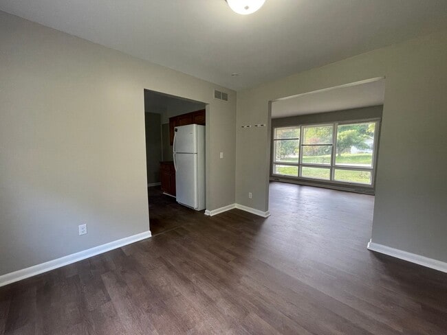 Building Photo - Spacious 2 Story in Portage
