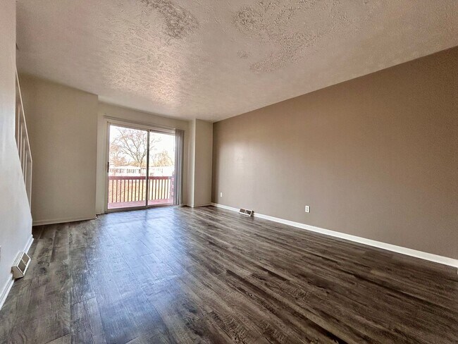 Building Photo - Two Bedroom Townhome In Southeast Grand Rapids