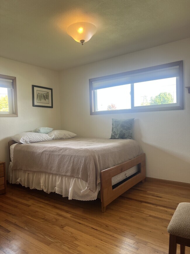 Building Photo - 820 Takena St SW