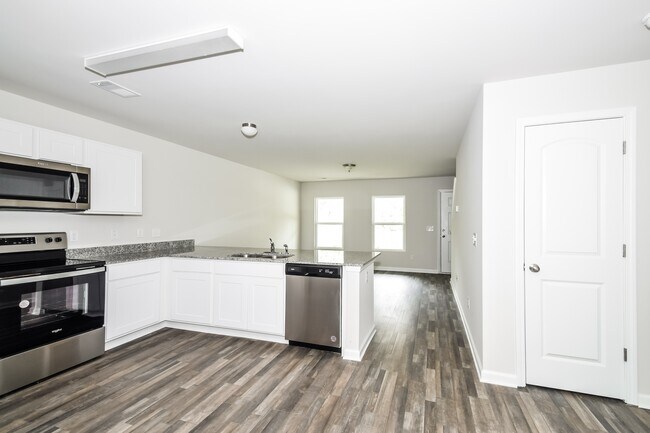 Building Photo - 29 Lake Pamona Rd