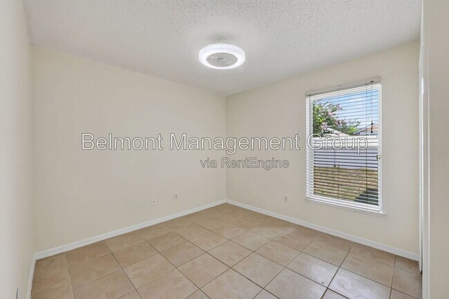 Building Photo - 2127 Korat Ln