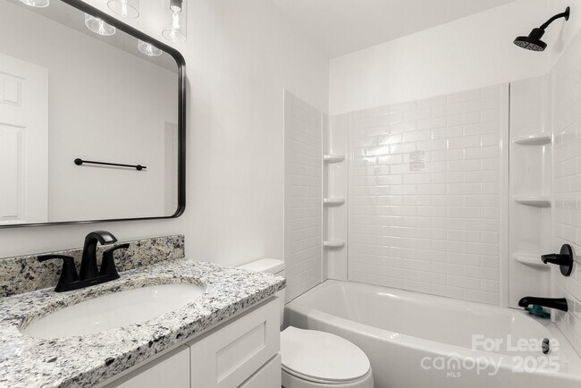 Building Photo - 815 Sharon Dr