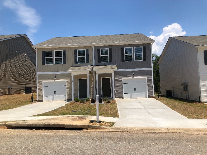 Primary Photo - 448 Oakwood Dr NW