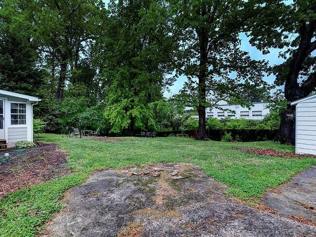 Building Photo - 3940 Forrest Ct