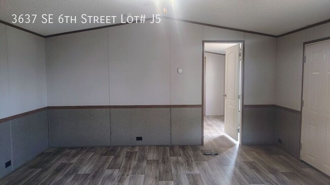 Building Photo - 3637 SE 6th St