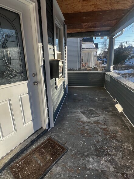 front porch (will be cleaned!) - 111 Lafayette St