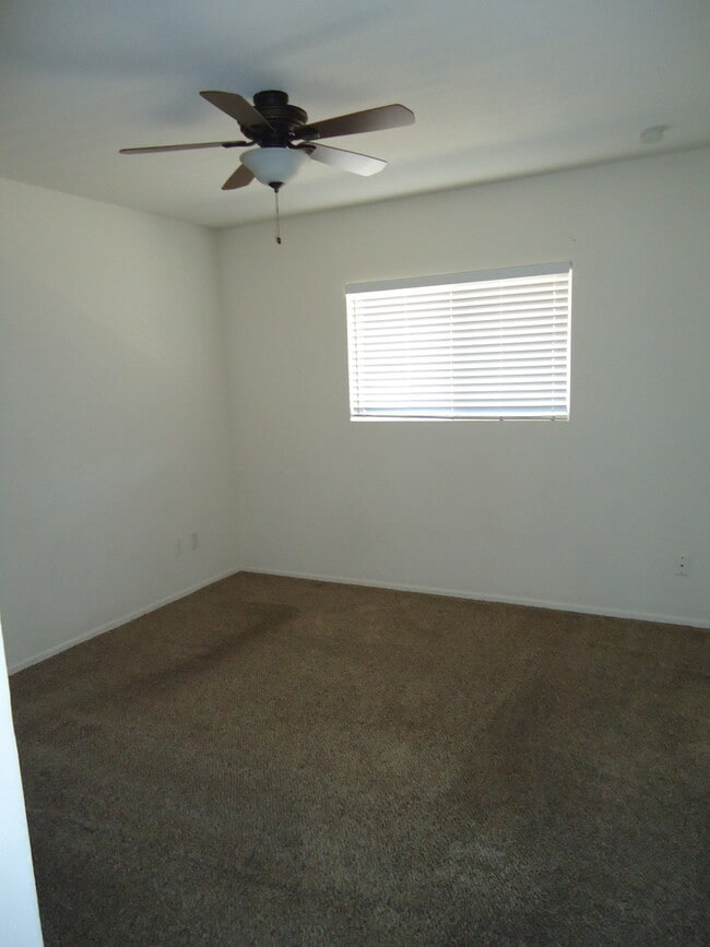 Building Photo - Beautiful 4 Bed, 2 Bath Home near Gilbert ...