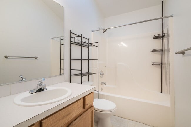 Building Photo - Super clean 3-bdrm/2-bath home in Kenton—C...