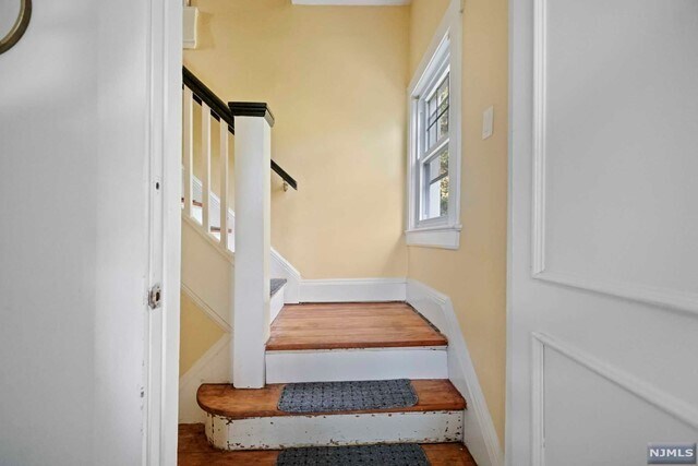 Building Photo - 205 W Main St