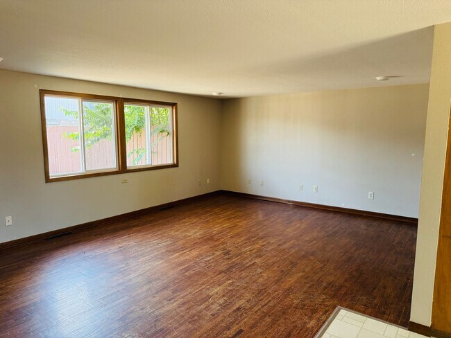 Building Photo - 1245 Cody Dr