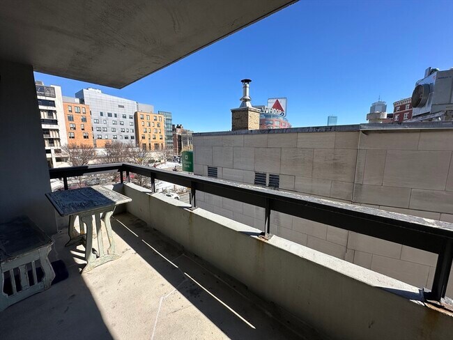 Building Photo - 566 Commonwealth Ave