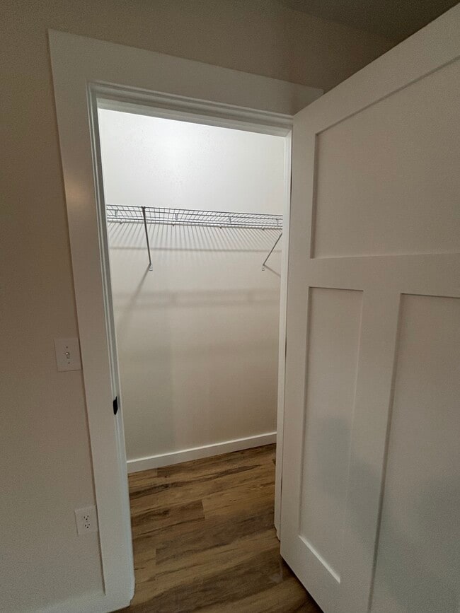 Building Photo - 20 Pond Rd