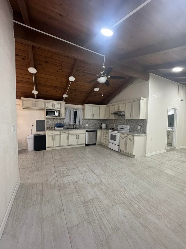 Building Photo - 5116 Sandmound Blvd