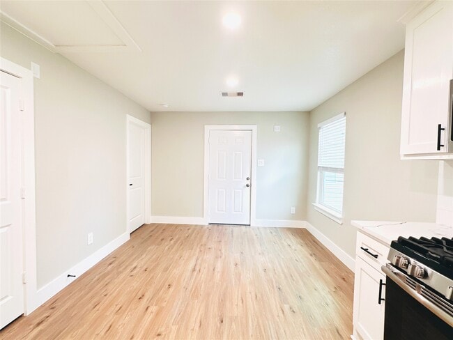 Building Photo - 11130 Hanning Ln
