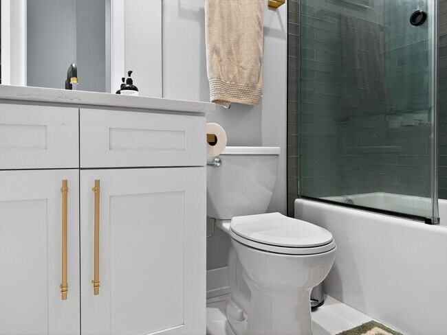 Building Photo - 2451 N Albany Ave