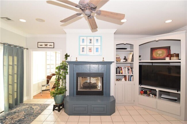 Building Photo - 2716 W Centennial Dr