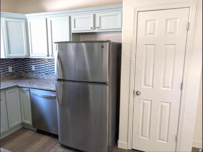 Building Photo - 4 bedroom/3.5 bathroom Townhome in Lehi