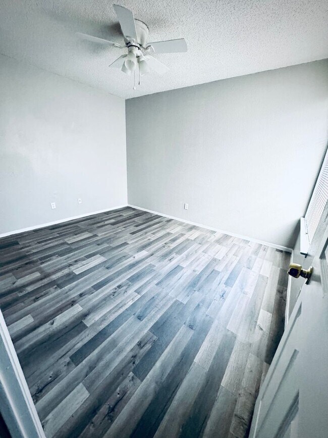 Building Photo - WONDERFUL 3 BEDROOM SINGLE STORY HOME IN T...